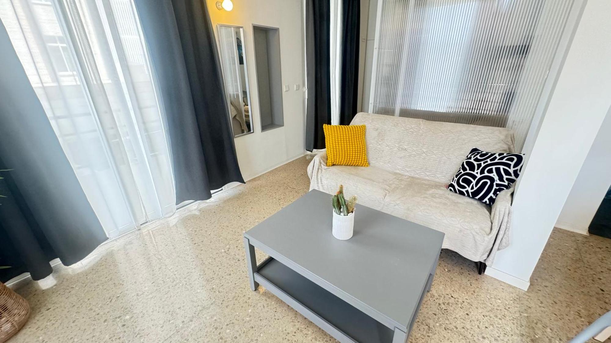 Estudio Con Piscina Аликанте Екстериор снимка